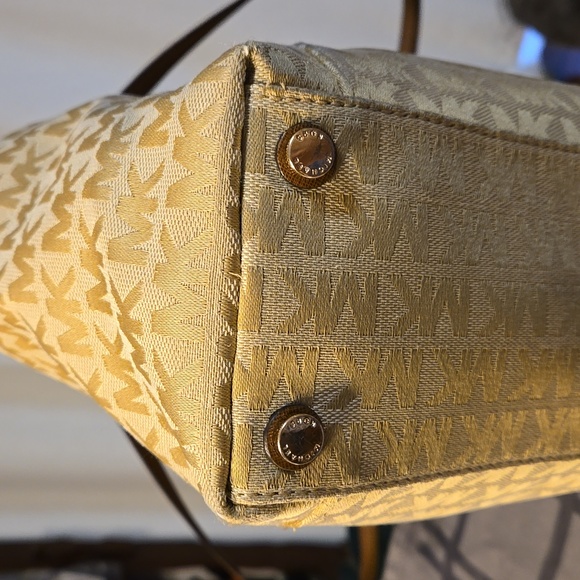 Michael Kors Jet Set Monogram Tote, Camel color - Picture 5 of 12